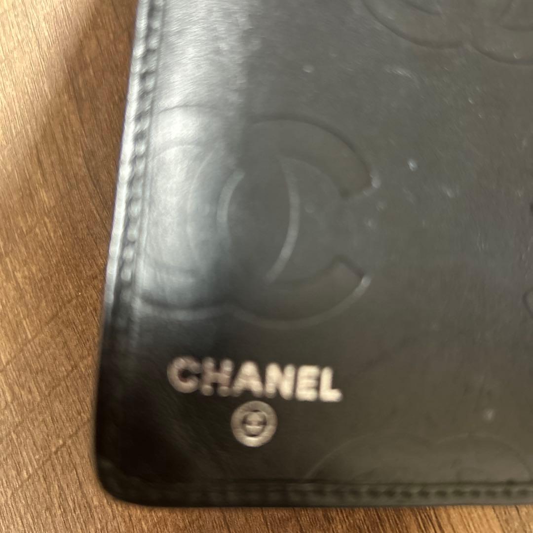 〝緊急値下げ〟 CHANEL二つ折財布