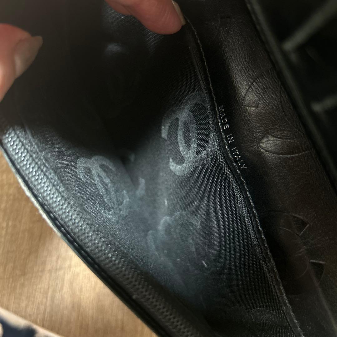 〝緊急値下げ〟 CHANEL二つ折財布