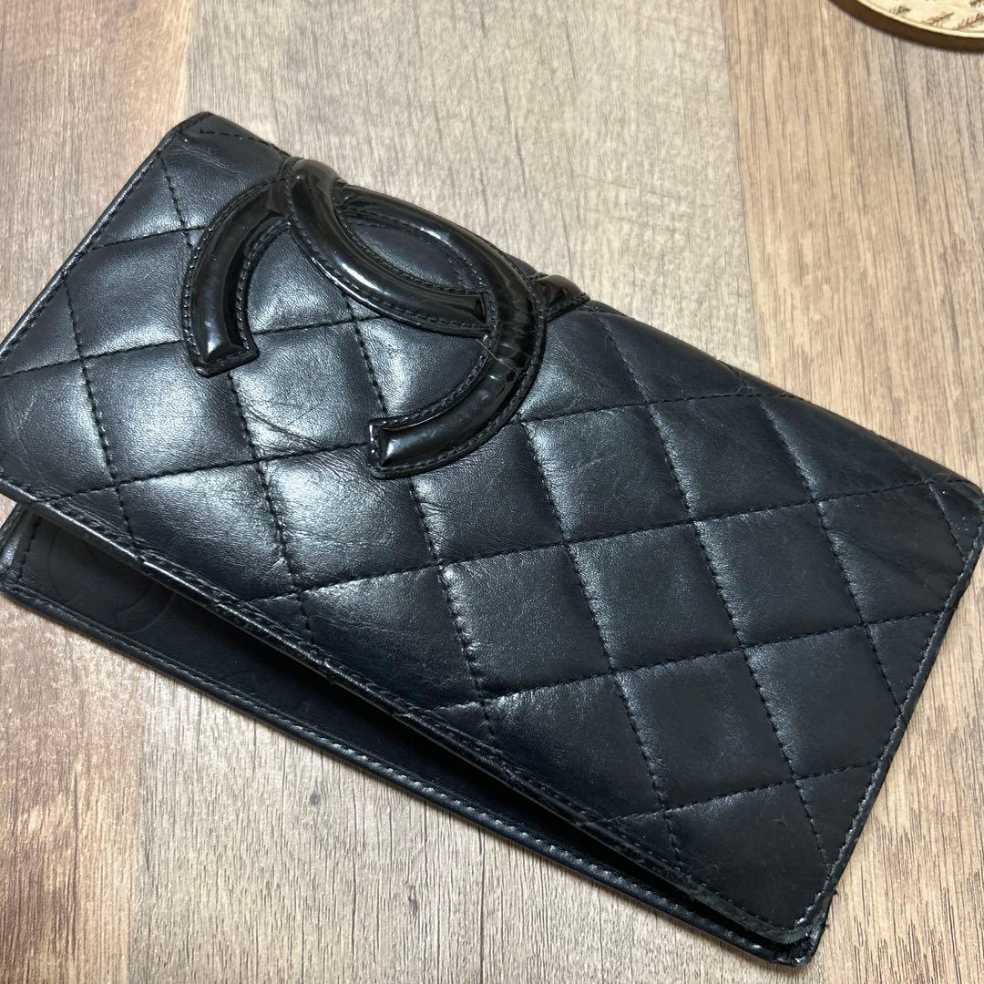 〝緊急値下げ〟 CHANEL二つ折財布