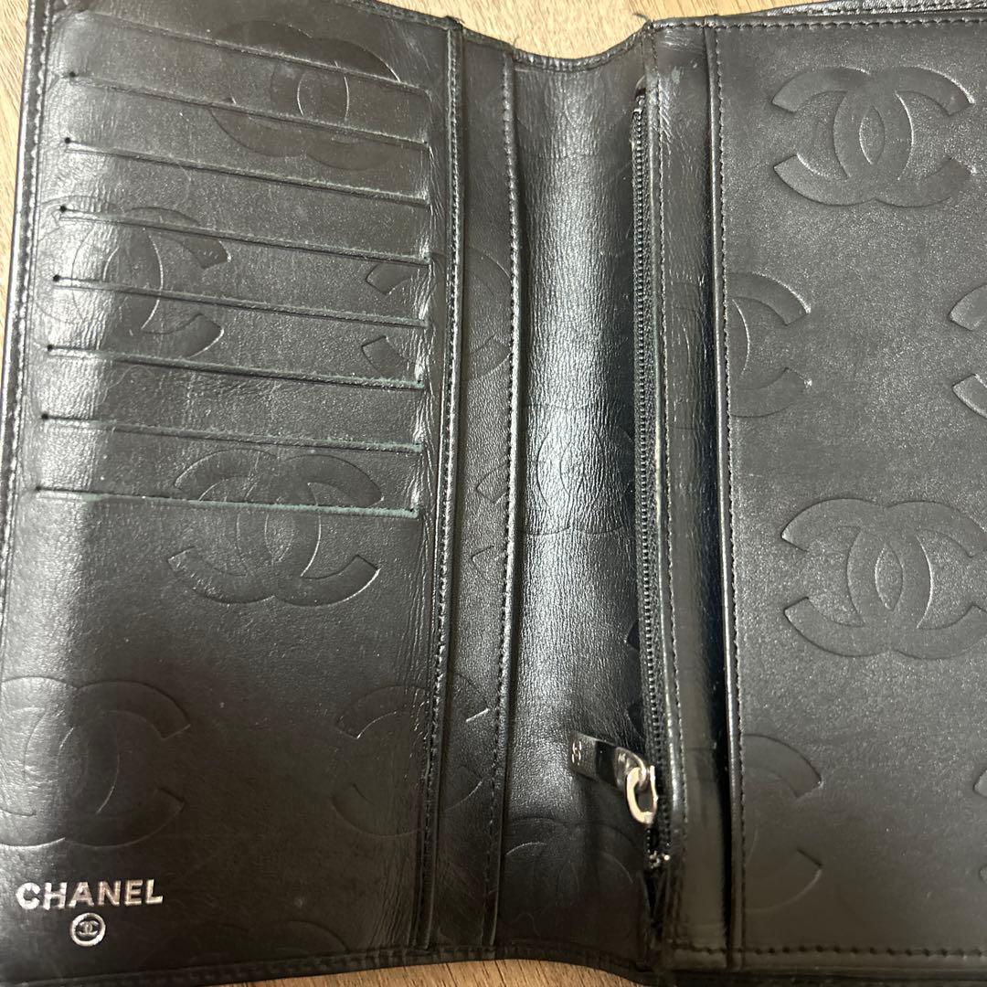 〝緊急値下げ〟 CHANEL二つ折財布