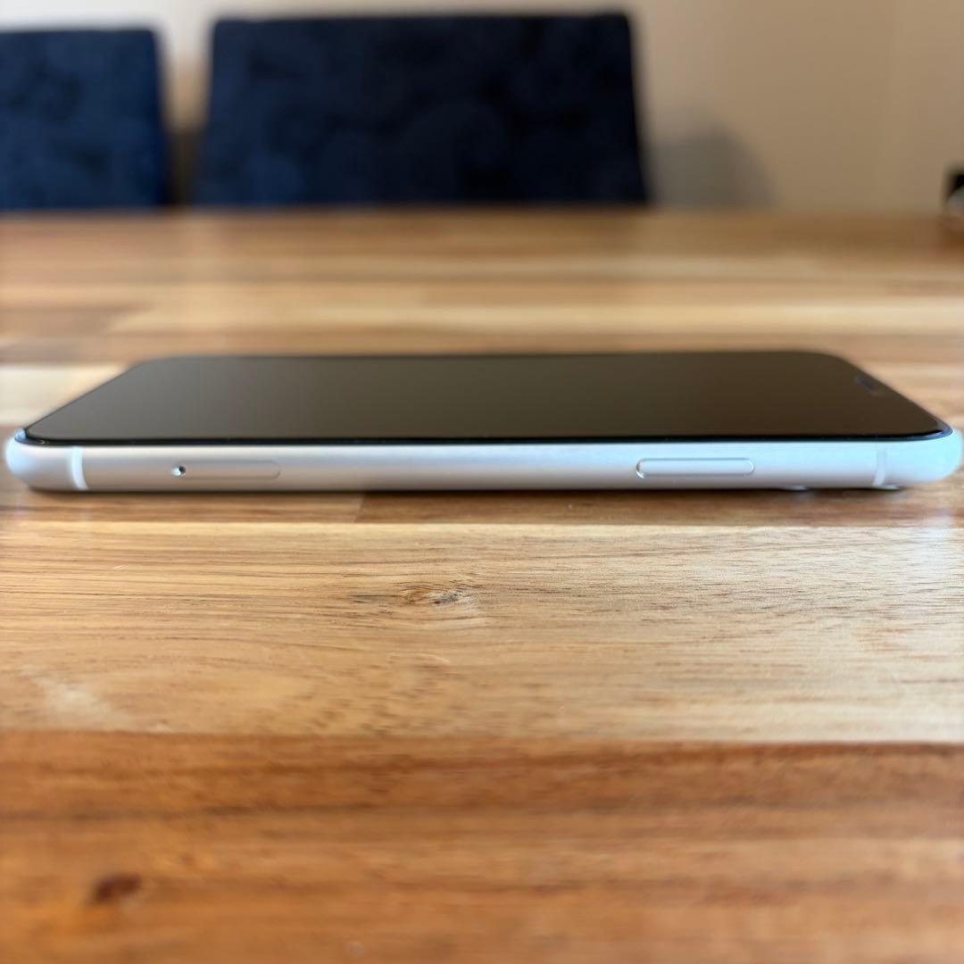 猫*様 iphone11（ホワイト128GB） ※simフリー・箱あり