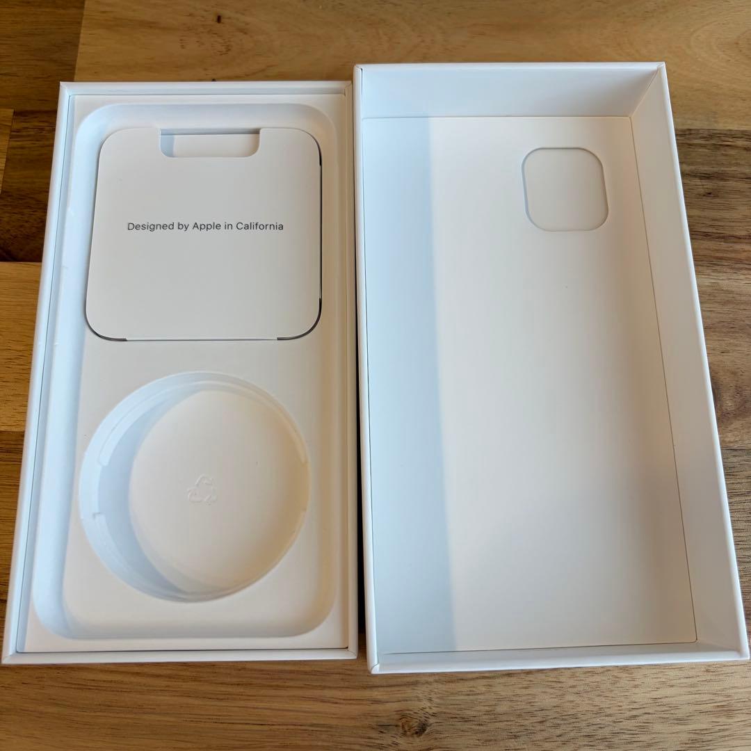 猫*様 iphone11（ホワイト128GB） ※simフリー・箱あり