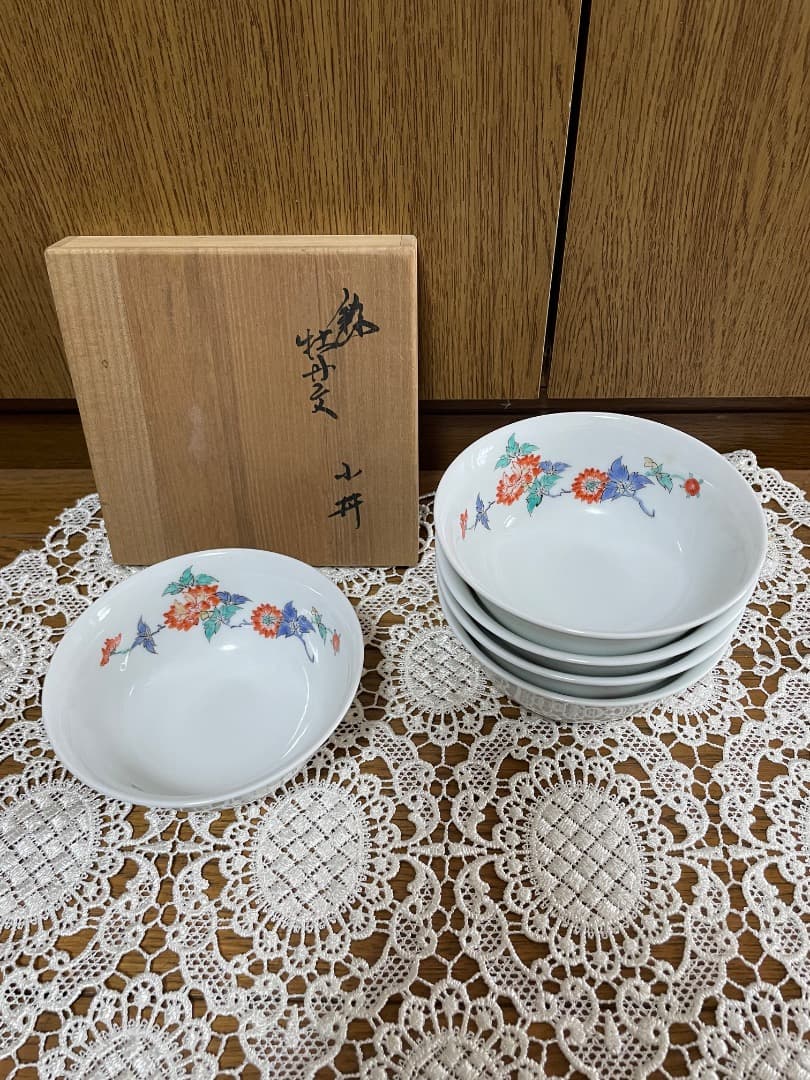 十三代酒井田柿右衛門　錦牡丹文　小丼　五客　共箱付