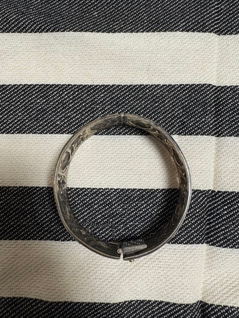 値下げ　アンティーク？　薔薇モチーフのシルバーバングル