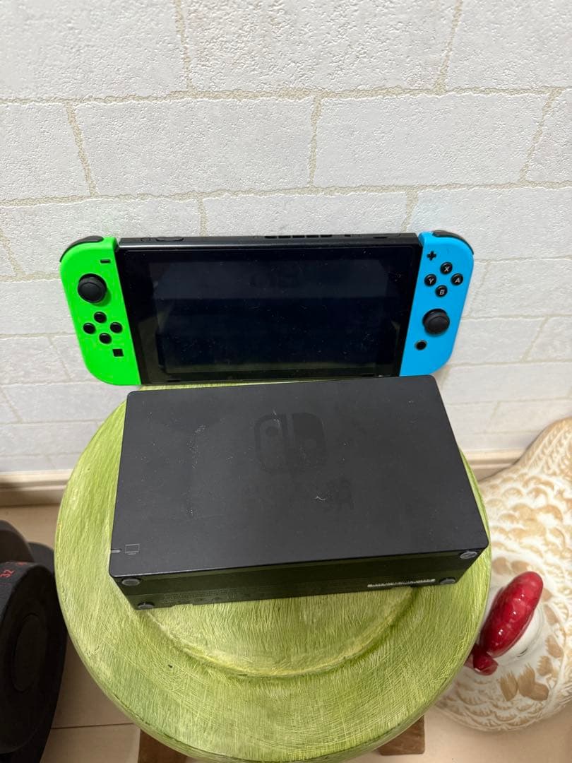 Nintendo Switch 本体 緑と青のジョイコン