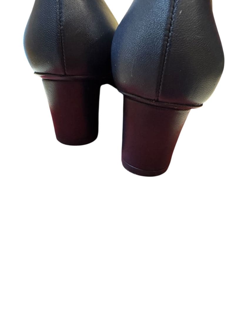 ゆちゃ　美品 フェラガモ VIVA 5黒 パンプス