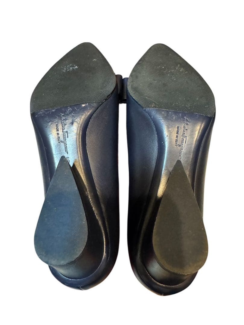 ゆちゃ　美品 フェラガモ VIVA 5黒 パンプス