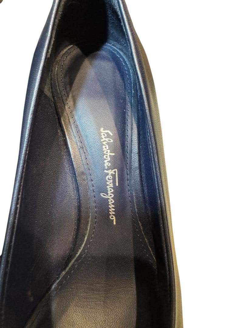 ゆちゃ　美品 フェラガモ VIVA 5黒 パンプス