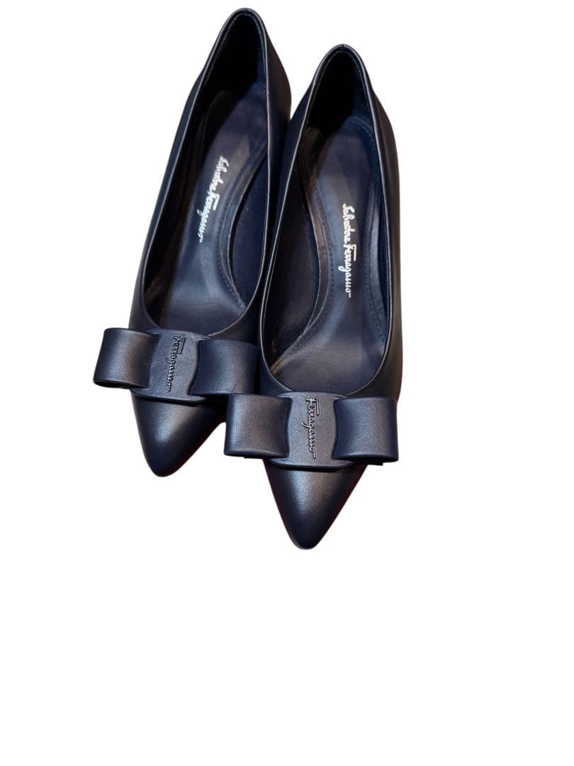 ゆちゃ　美品 フェラガモ VIVA 5黒 パンプス