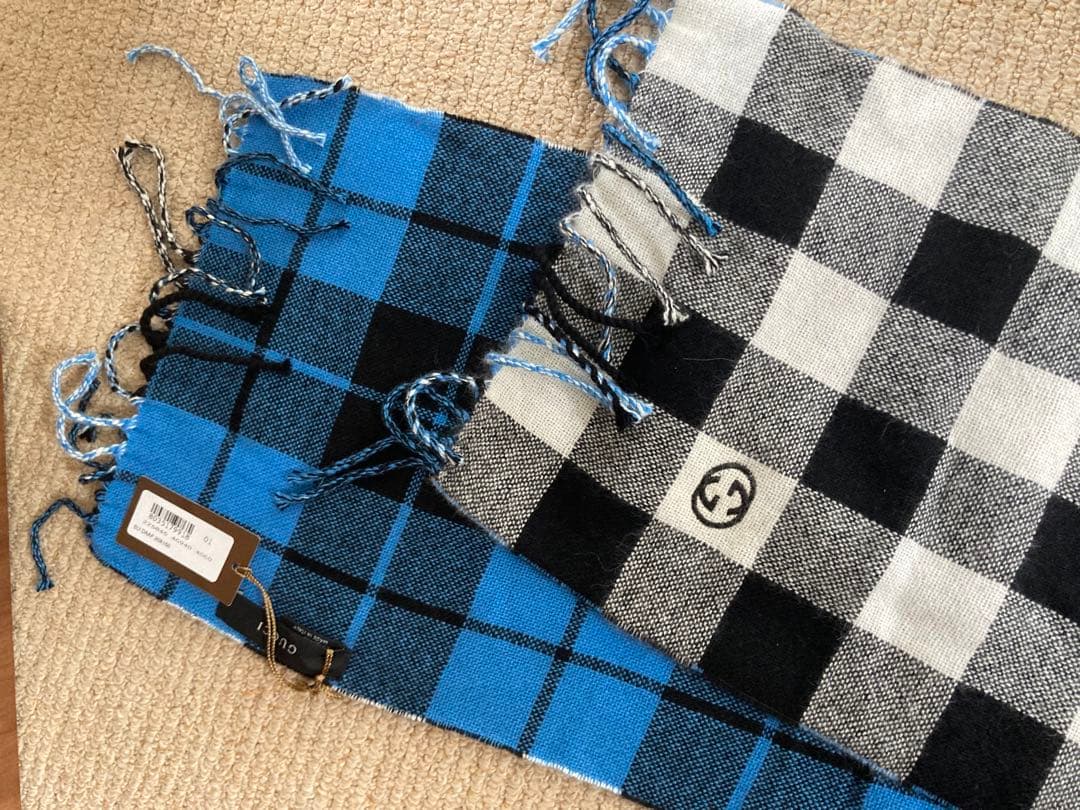 グッチのマフラー、肌触りと色使い抜群。