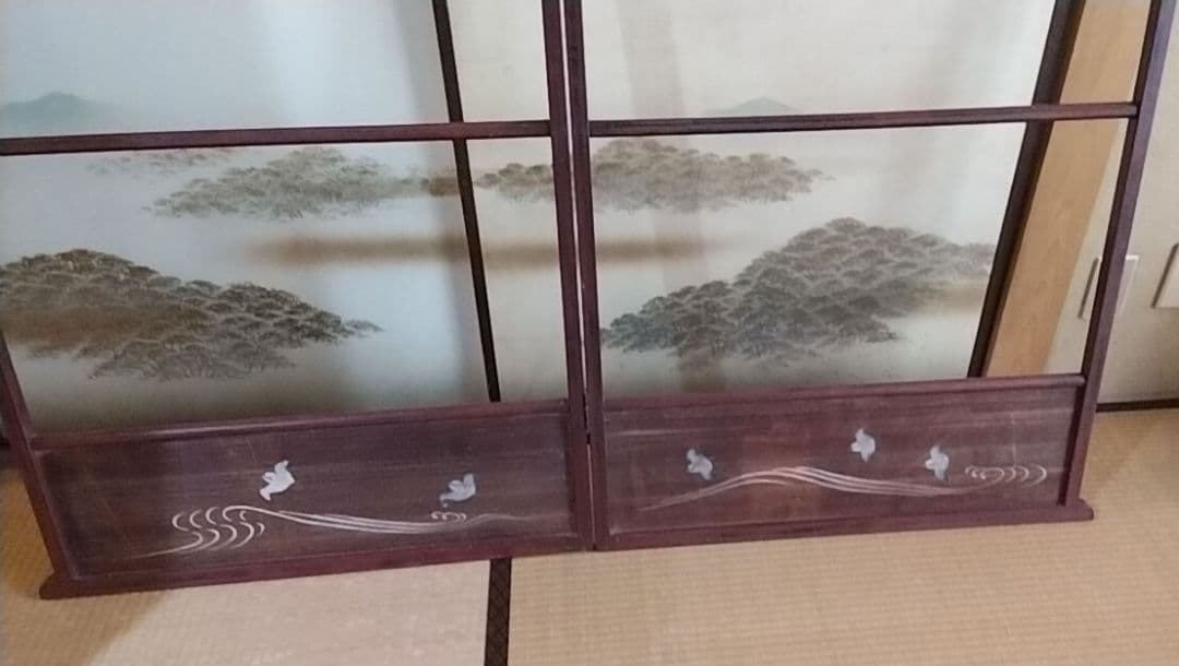 波と鳥の装飾が施された木製衣桁「昭和レトロ」