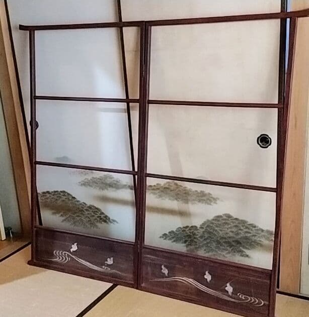 波と鳥の装飾が施された木製衣桁「昭和レトロ」