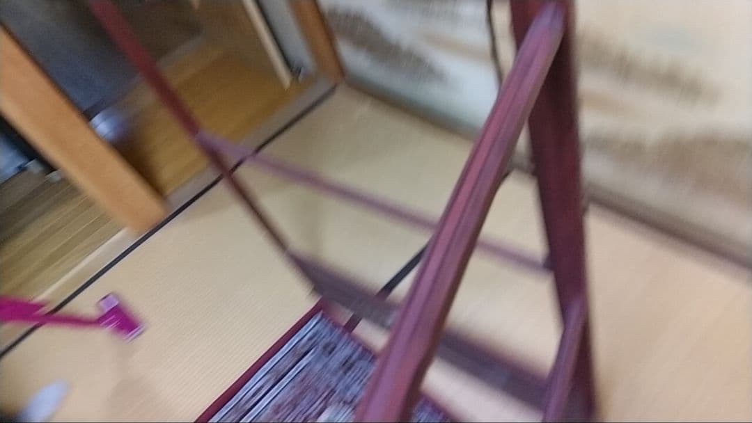 波と鳥の装飾が施された木製衣桁「昭和レトロ」