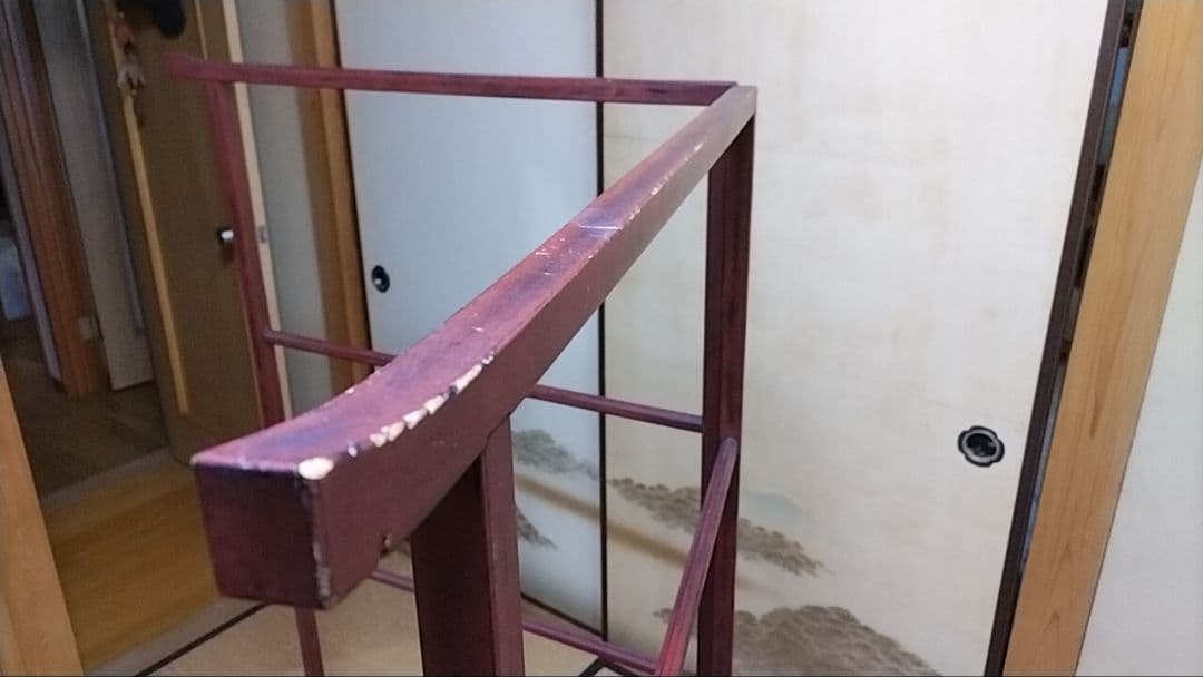 波と鳥の装飾が施された木製衣桁「昭和レトロ」