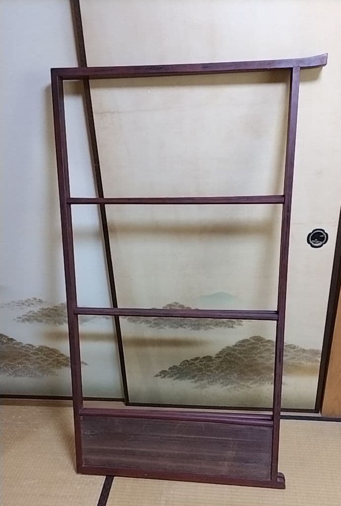 波と鳥の装飾が施された木製衣桁「昭和レトロ」