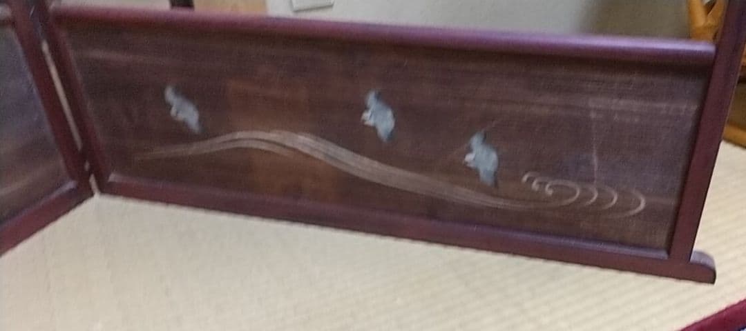 波と鳥の装飾が施された木製衣桁「昭和レトロ」