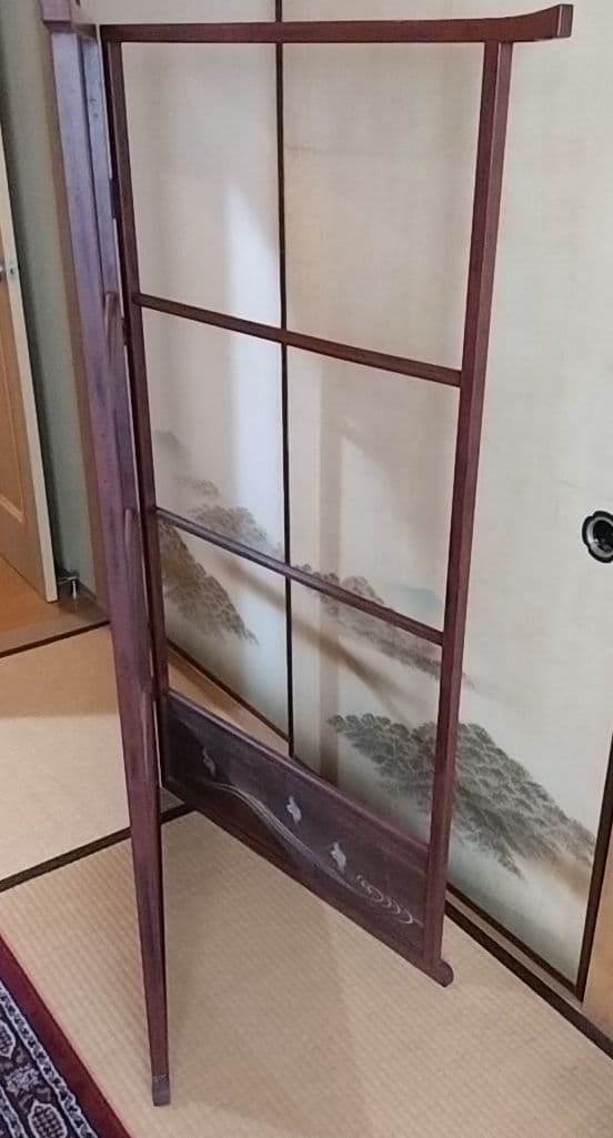 波と鳥の装飾が施された木製衣桁「昭和レトロ」