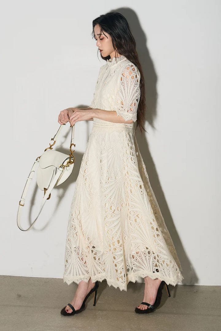 andrea&co.エンブロイダリードレス 新品未使用 レース ワンピース