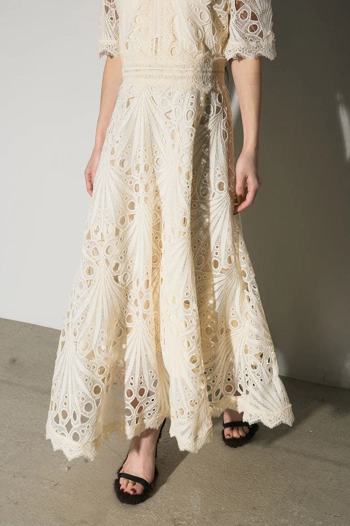 andrea&co.エンブロイダリードレス 新品未使用 レース ワンピース