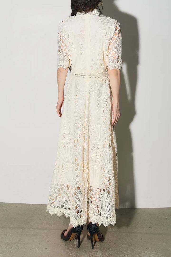 andrea&co.エンブロイダリードレス 新品未使用 レース ワンピース