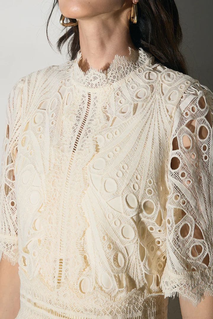 andrea&co.エンブロイダリードレス 新品未使用 レース ワンピース