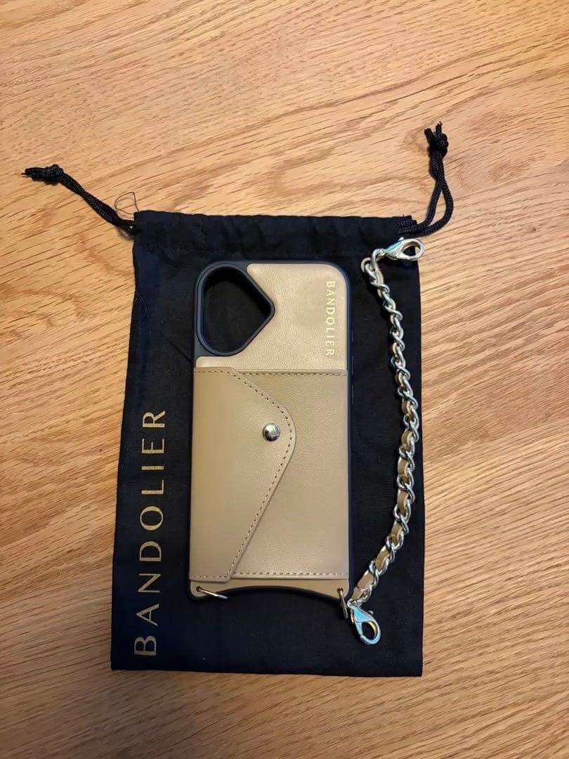 BANDOLIER iPhone 17 ケース ベージュ