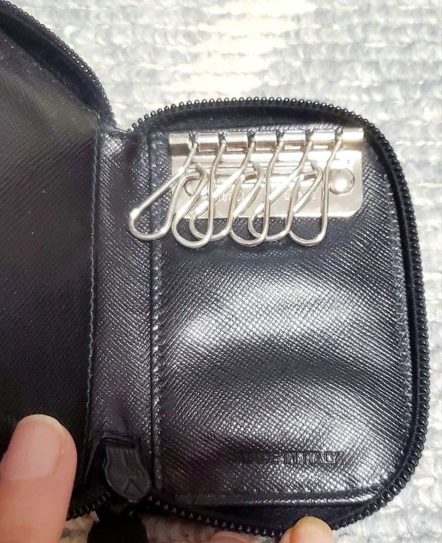 PRADA 正規品ナイロン ラウンドファスナー 6連 キーケース 三角プレート