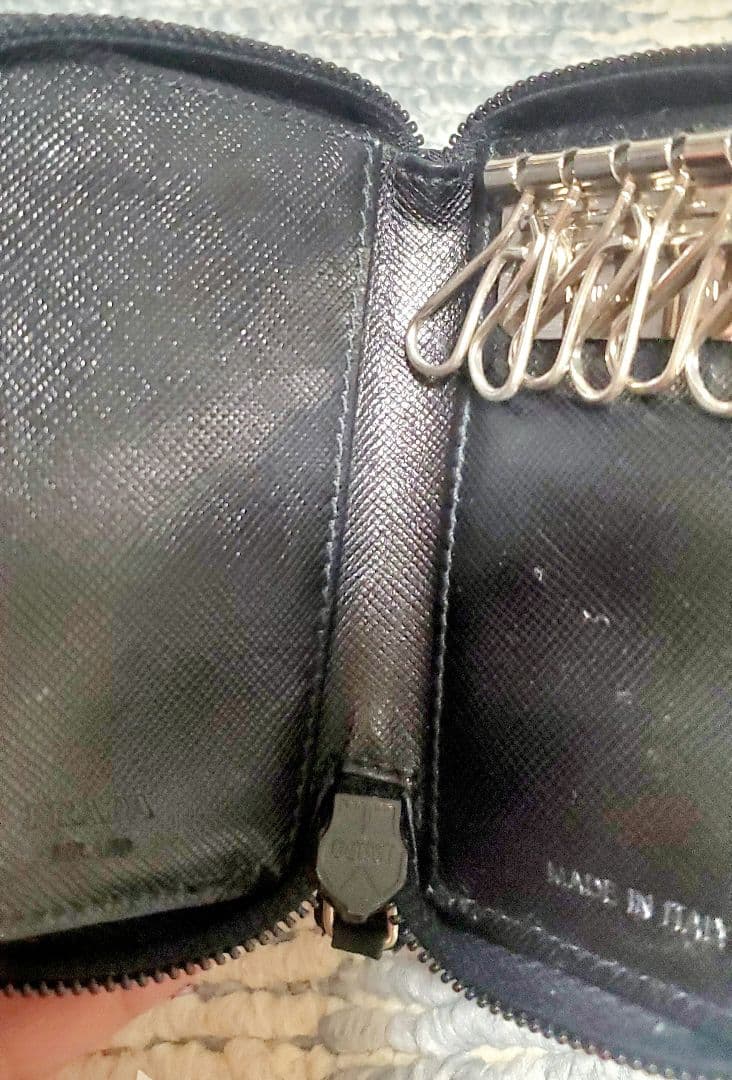 PRADA 正規品ナイロン ラウンドファスナー 6連 キーケース 三角プレート