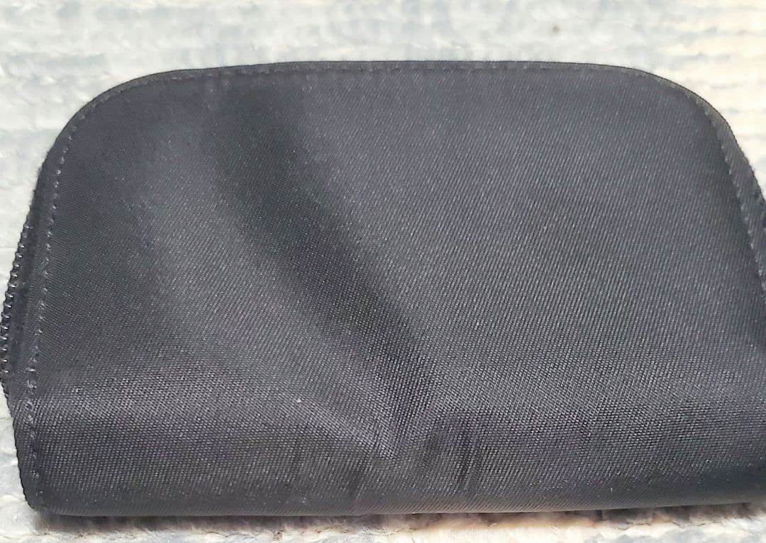 PRADA 正規品ナイロン ラウンドファスナー 6連 キーケース 三角プレート