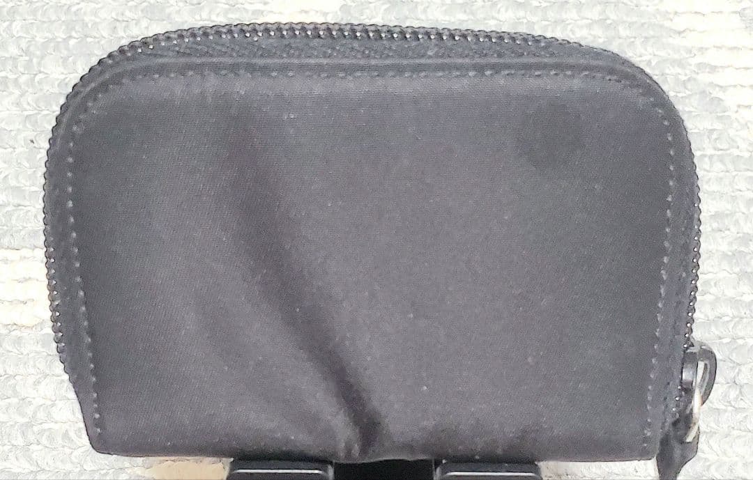 PRADA 正規品ナイロン ラウンドファスナー 6連 キーケース 三角プレート