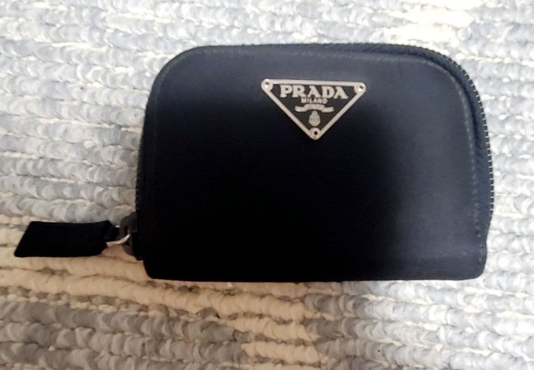 PRADA 正規品ナイロン ラウンドファスナー 6連 キーケース 三角プレート
