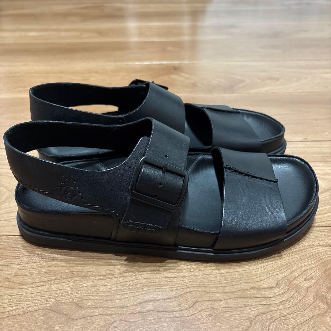 Clarks signatureブラック レザー サンダル