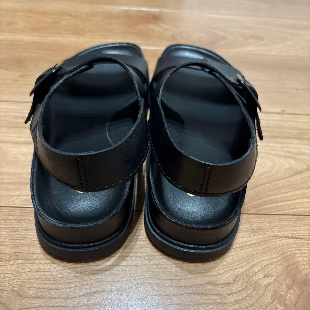Clarks signatureブラック レザー サンダル