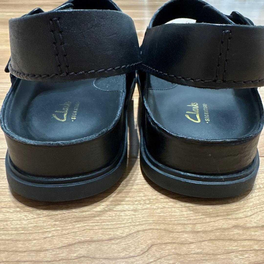Clarks signatureブラック レザー サンダル