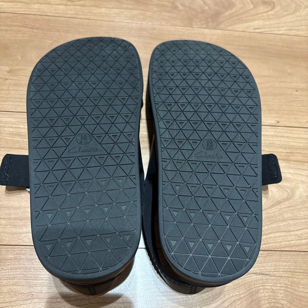 Clarks signatureブラック レザー サンダル