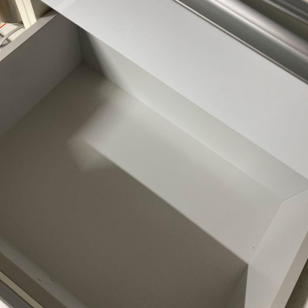 1/25までの出品です。綾野製作所　ホワイトキッチンカウンター スライド扉付き