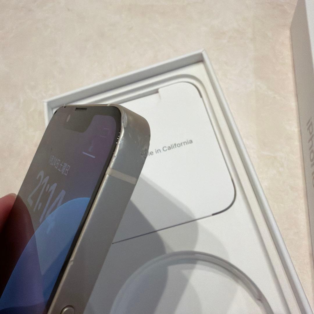 Apple iPhone 13 128GB ホワイト 本体 背面割れ