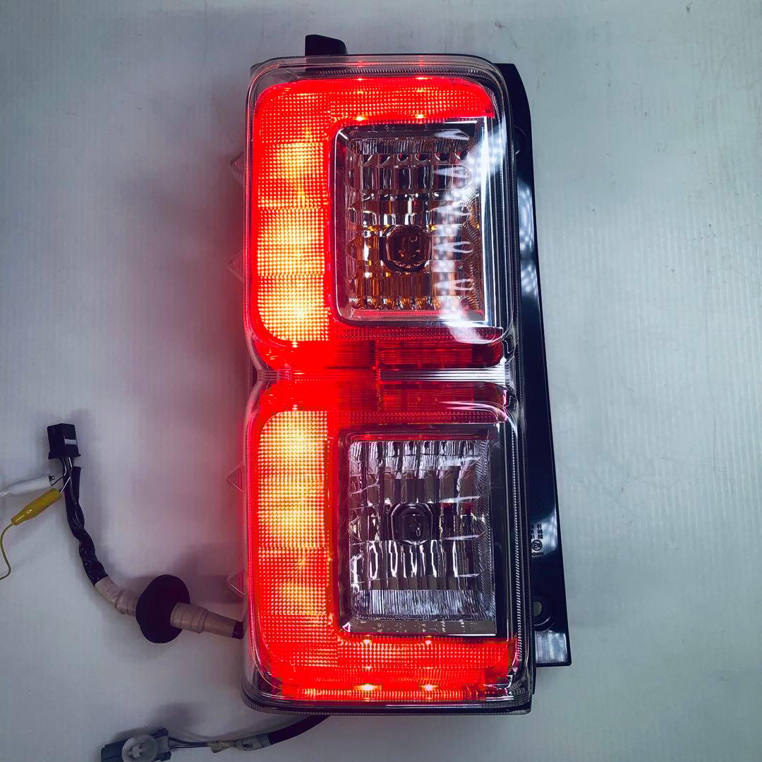 【即納】ウェイク　LA700　LA710　左テールランプ　点灯OK　ピクシスメガ