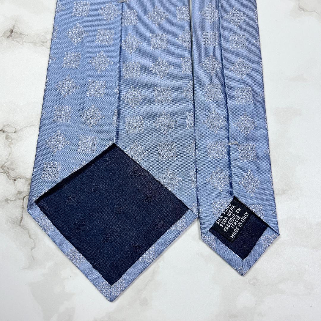 美品　シャネル　ネクタイ　水色　現行　チェーン　幾多 模様入り　ロゴ　　光沢