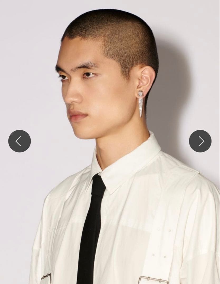 新品未使用　AMBUSH スパイク型クリスタルピアス(片耳用)