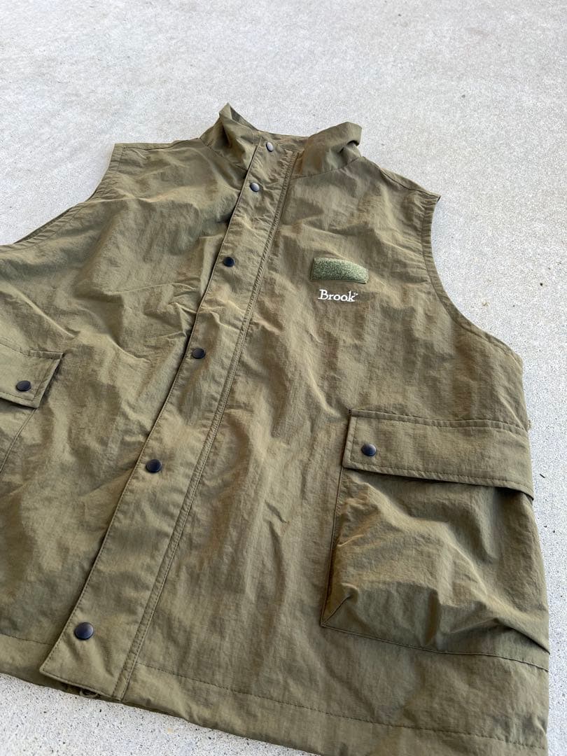 Brook Big Pocket Nylon Vest カーキ　Mサイズ