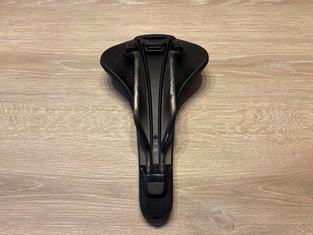 フィジーク サドルヴァーサス エボ アンタレス R1 149mm fi’zi:k