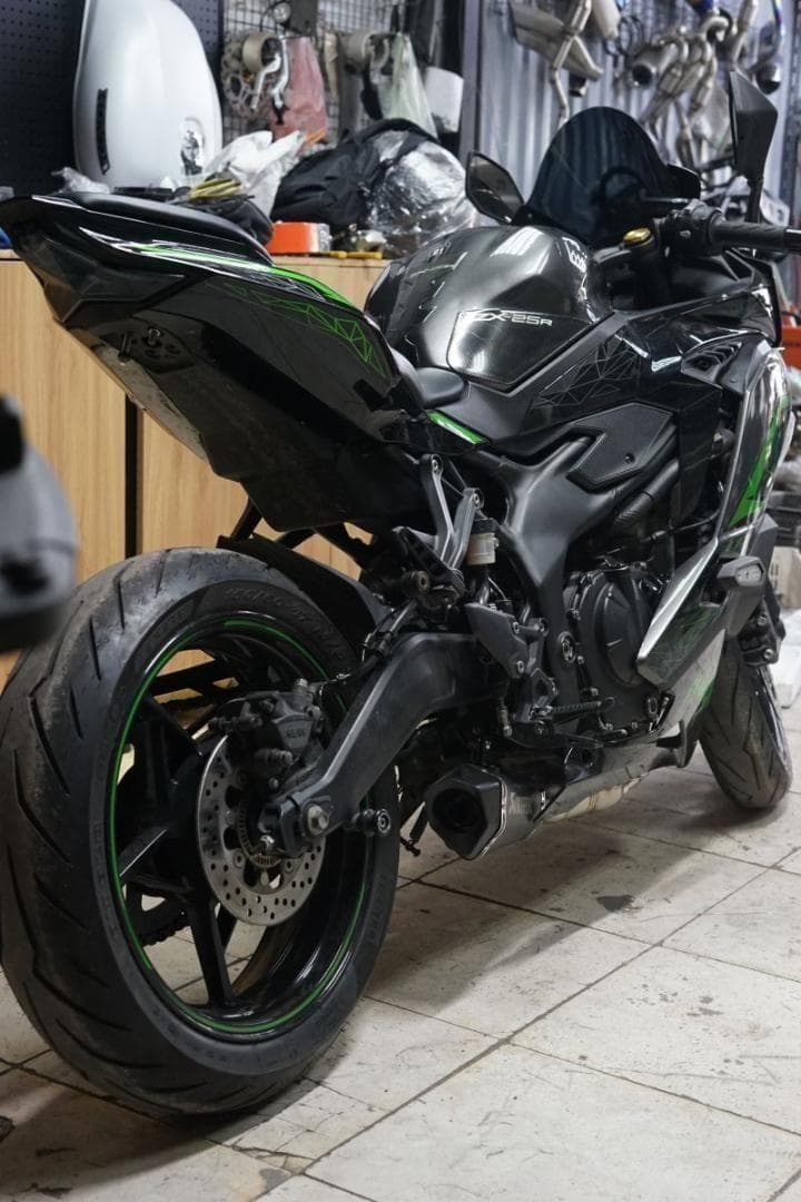 限定価格　Zx25r/zx4r フルエキゾースト　ショート管　サイレンサー付き