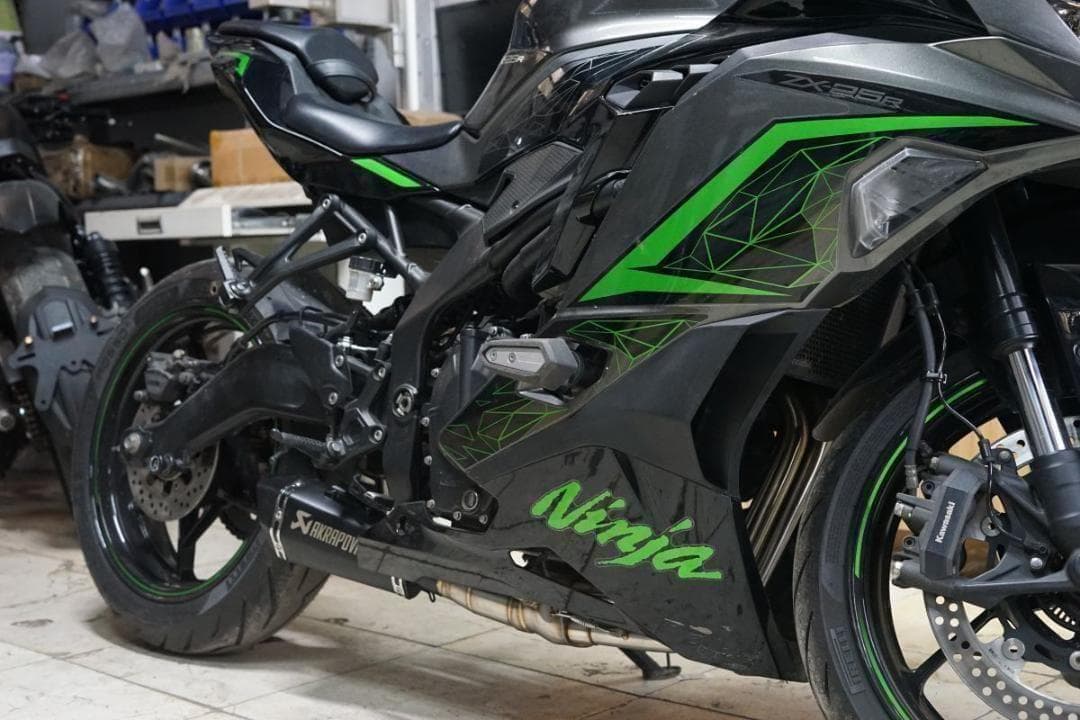 限定価格　Zx25r/zx4r フルエキゾースト　ショート管　サイレンサー付き
