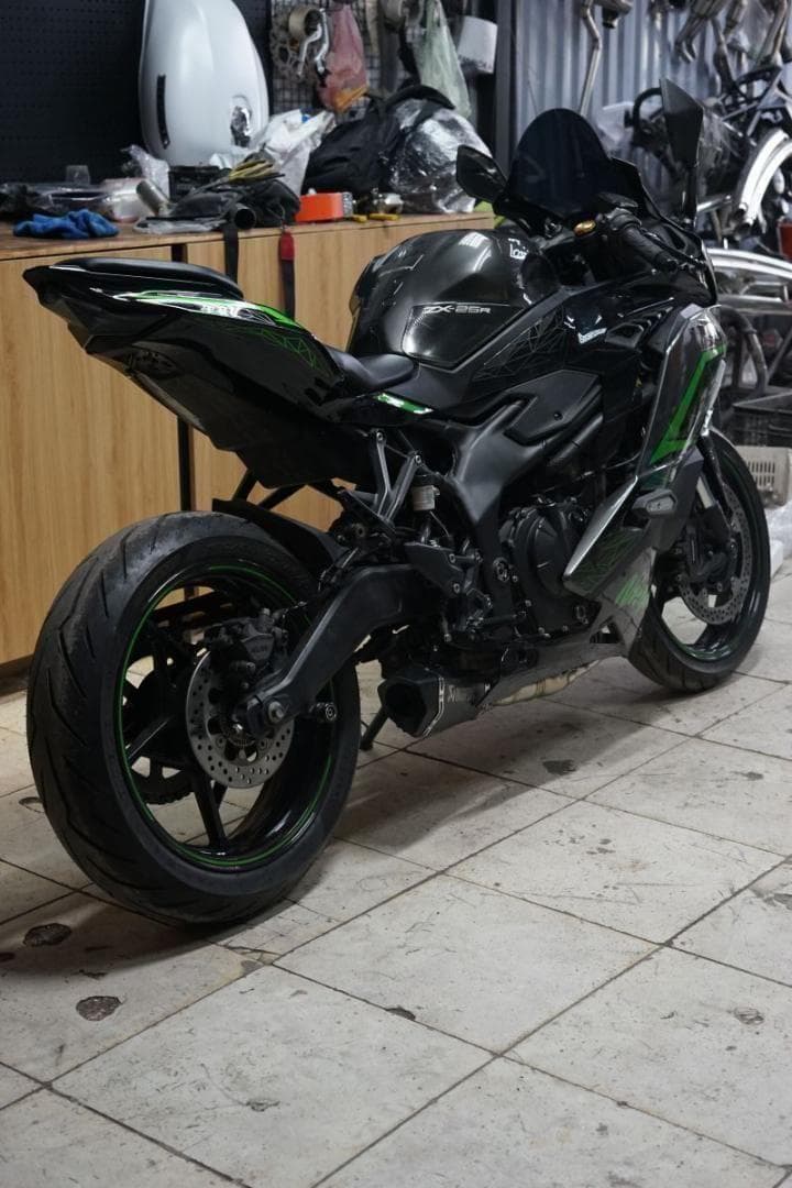 限定価格　Zx25r/zx4r フルエキゾースト　ショート管　サイレンサー付き