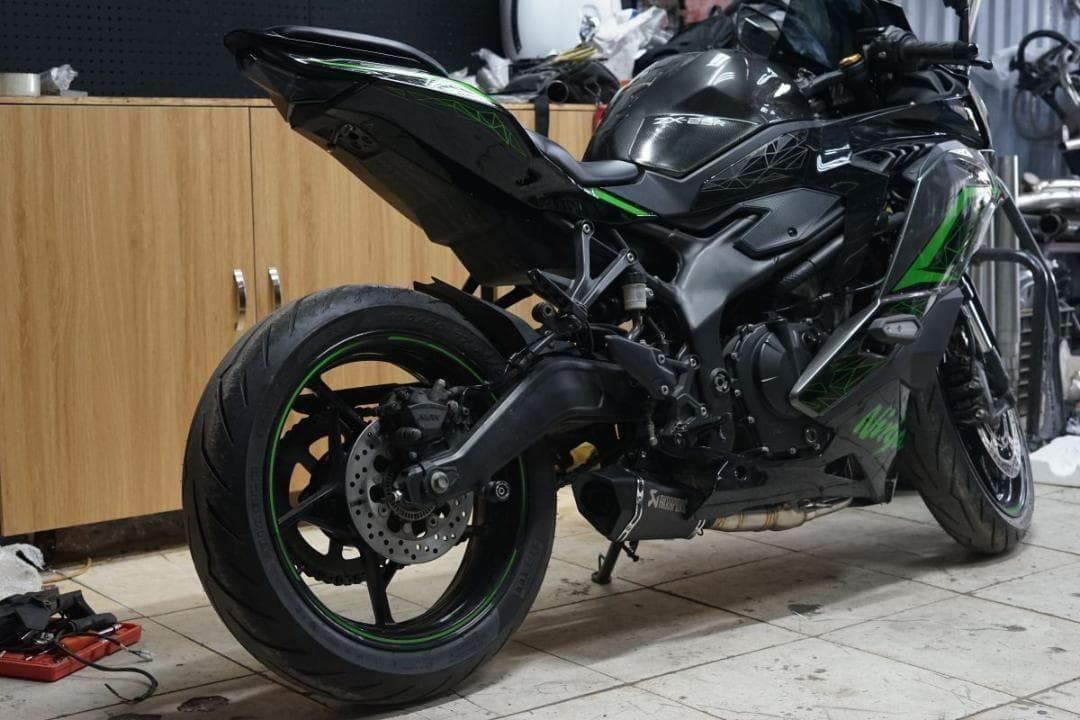 限定価格　Zx25r/zx4r フルエキゾースト　ショート管　サイレンサー付き