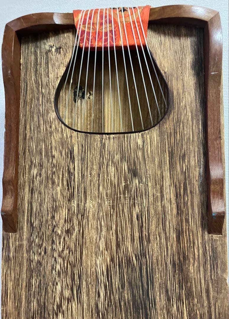 さ　13弦お琴です。並甲、すだれ彫り 琴柱他一式付き