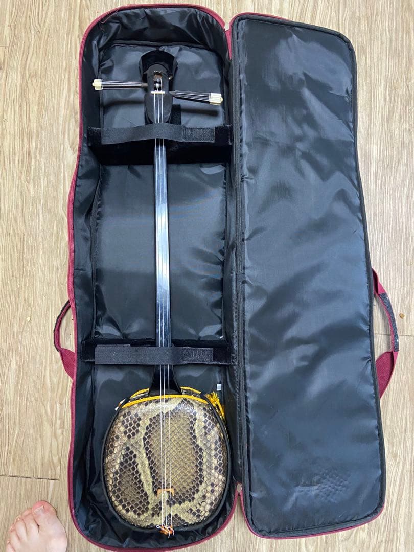 本皮蛇皮　三線　ケース付きレッド　少々難あり　値段相談可