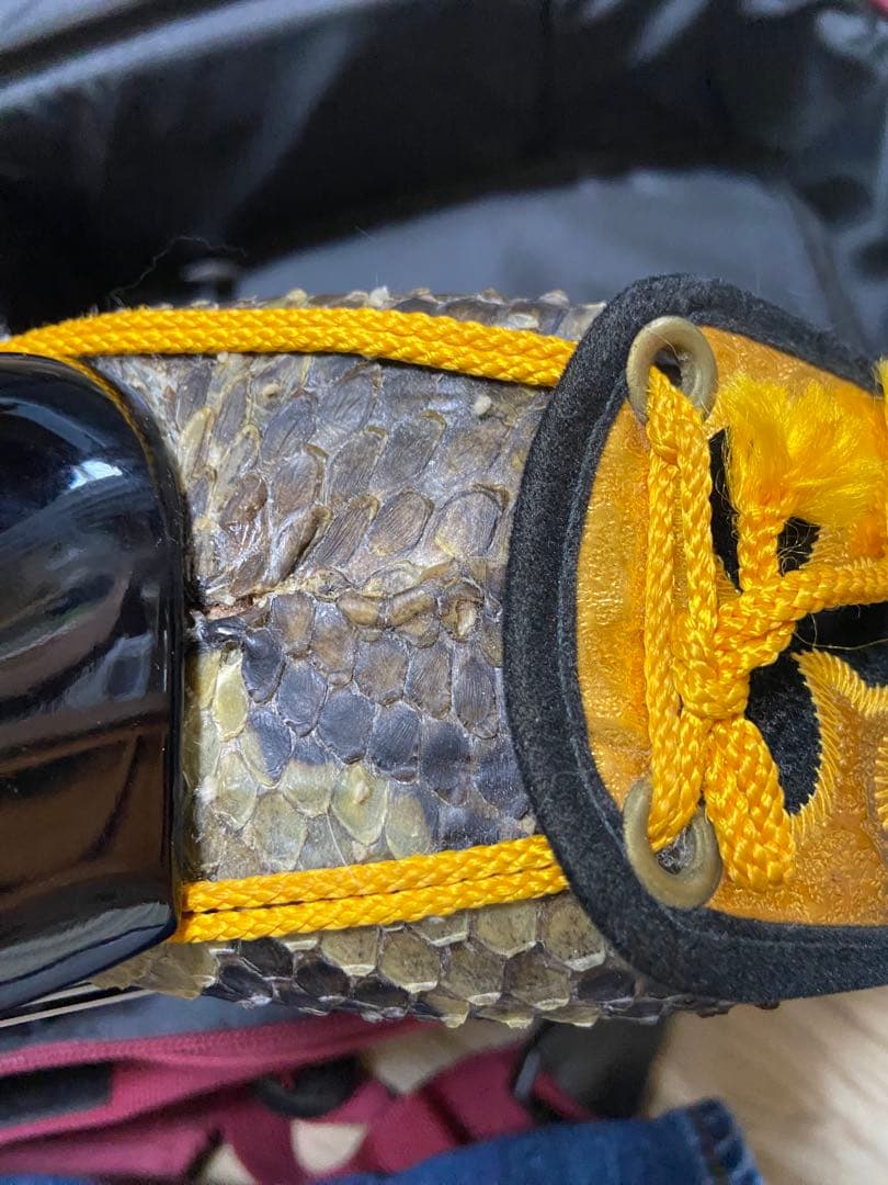 本皮蛇皮　三線　ケース付きレッド　少々難あり　値段相談可