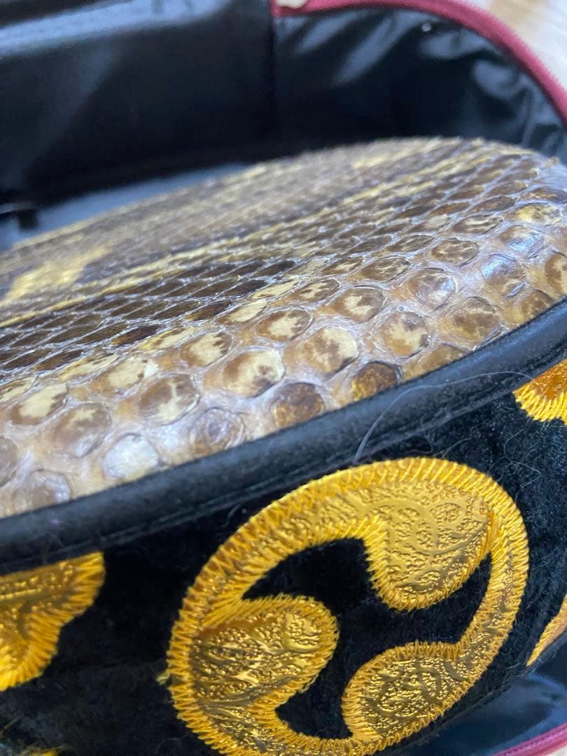 本皮蛇皮　三線　ケース付きレッド　少々難あり　値段相談可